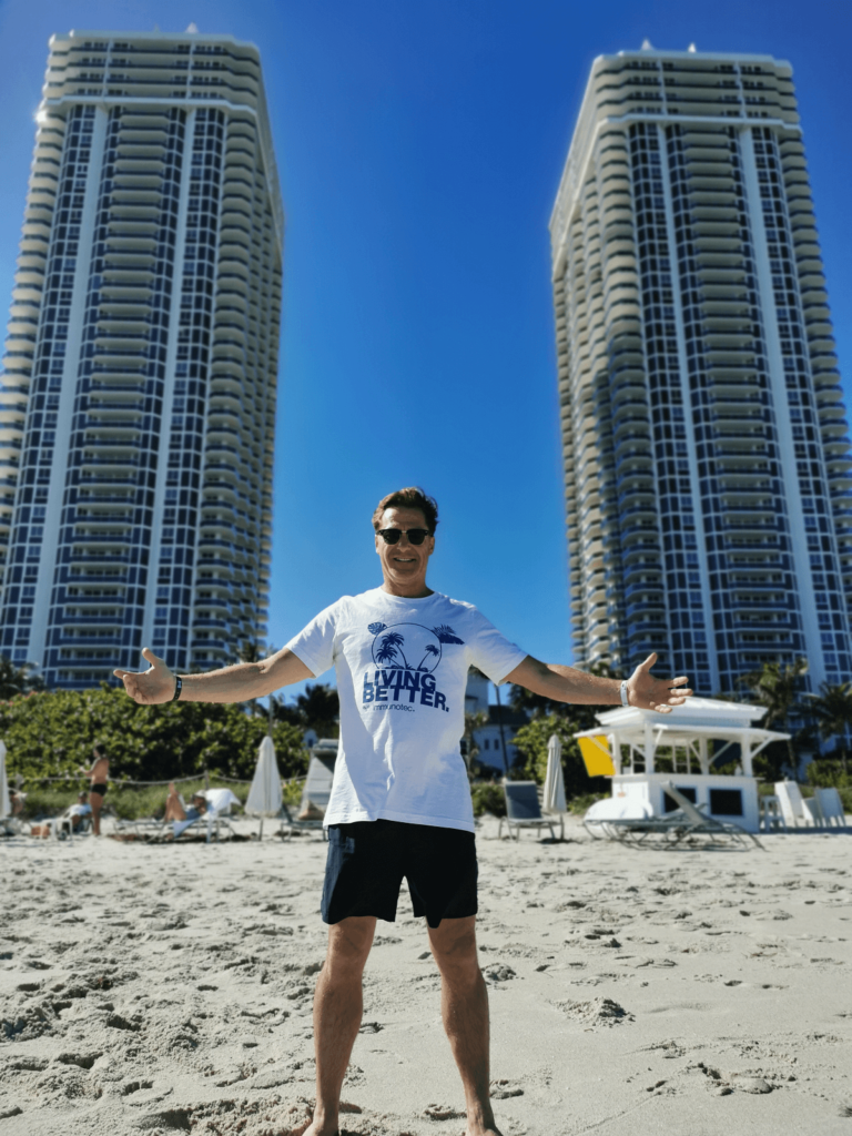 Steve Vermette, posant fièrement lors du voyage incitatif Immunotec qui s'est déroule en 2021 au magnifique resort
Fontainebleau à Miami Beach aux États-Unis (USA).